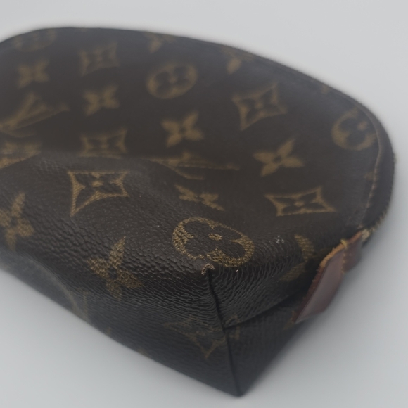 Louis Vuitton Brown Signiture Mono Small Cosmetic Pouch (FAIR/POOR)(COA)REHAB✨️ - Picture 5 of 13